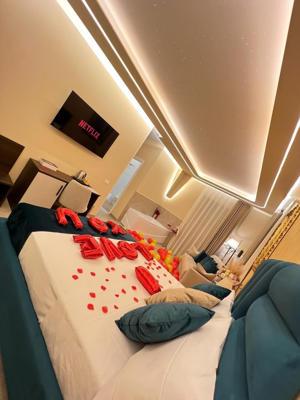 TV and multimedia, Photo of the whole room