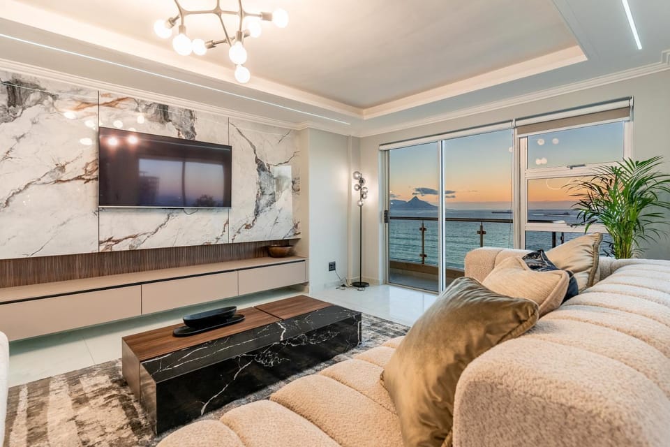 Natural landscape, TV and multimedia, Living room, Seating area, Evening entertainment, Sea view