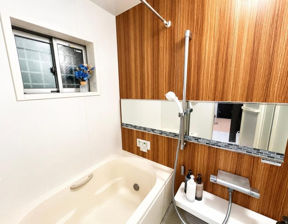 Rest one room大阪-阪急梅田駅から電車と徒歩で15分-神崎川駅から徒歩7分- Bed and Breakfast in Osaka