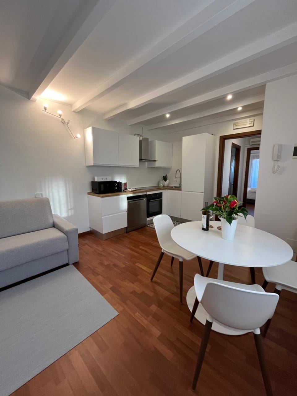 Saffron Suite, just a few minutes from the center and station Apartment in Friuli-Venezia Giulia