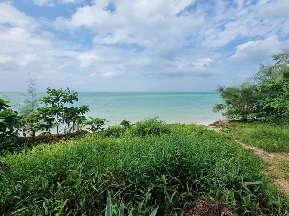 Zen Beach Oasis - Balinese Beachfront House with Stunning Sea View House in Ko Pha-ngan Sub-district