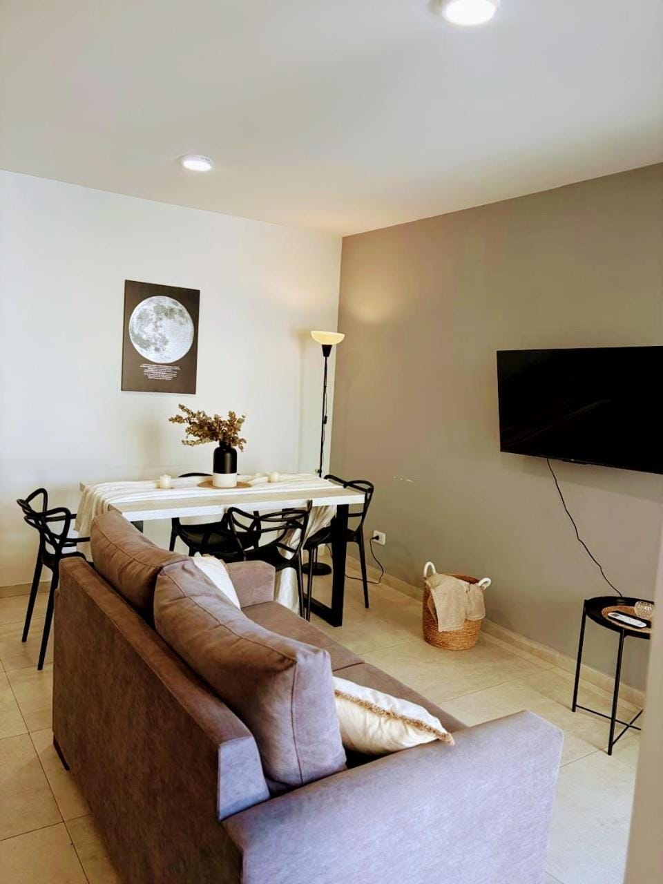 TV and multimedia, Living room, Seating area, Dining area