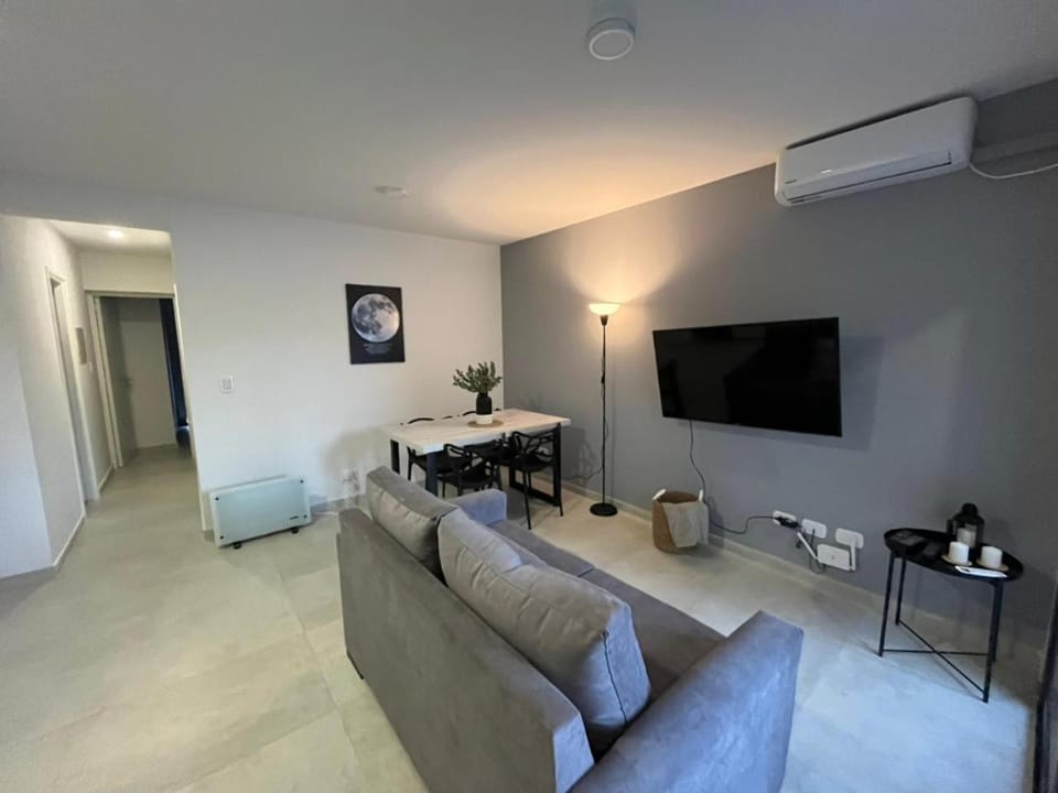 Communal lounge/ TV room, TV and multimedia, Living room, Seating area, air conditioner