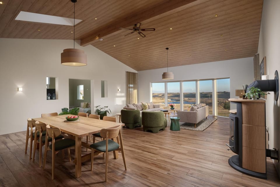 View (from property/room), View (from property/room), Seating area, River view, River view