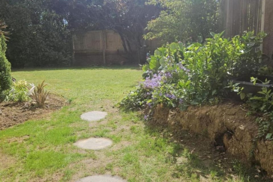 3-Bedroom Home Pet Friendly House in Worthing