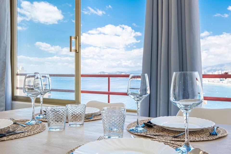 View (from property/room), Balcony/Terrace, Dining area, Sea view
