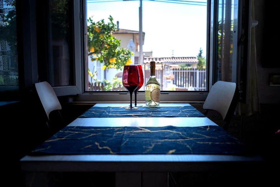 Day, Balcony/Terrace, Food and drinks, Dining area, Drinks