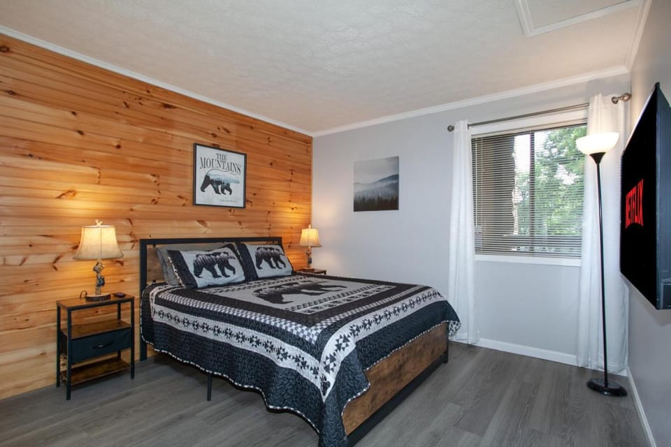 Stunning Mountain Views with Community Amenities Apartment in Gatlinburg