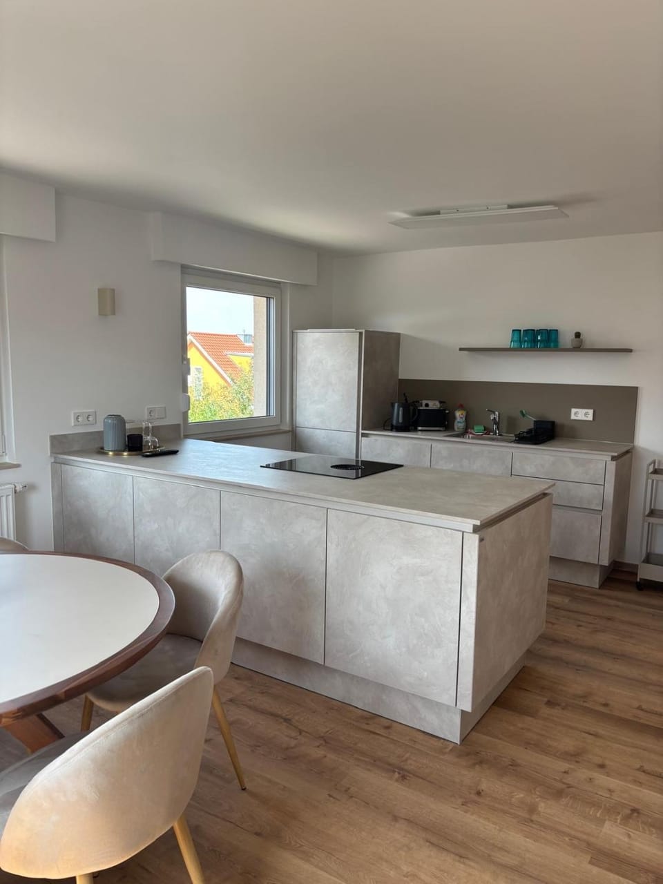 Kitchen or kitchenette, Dining area, oven, stove