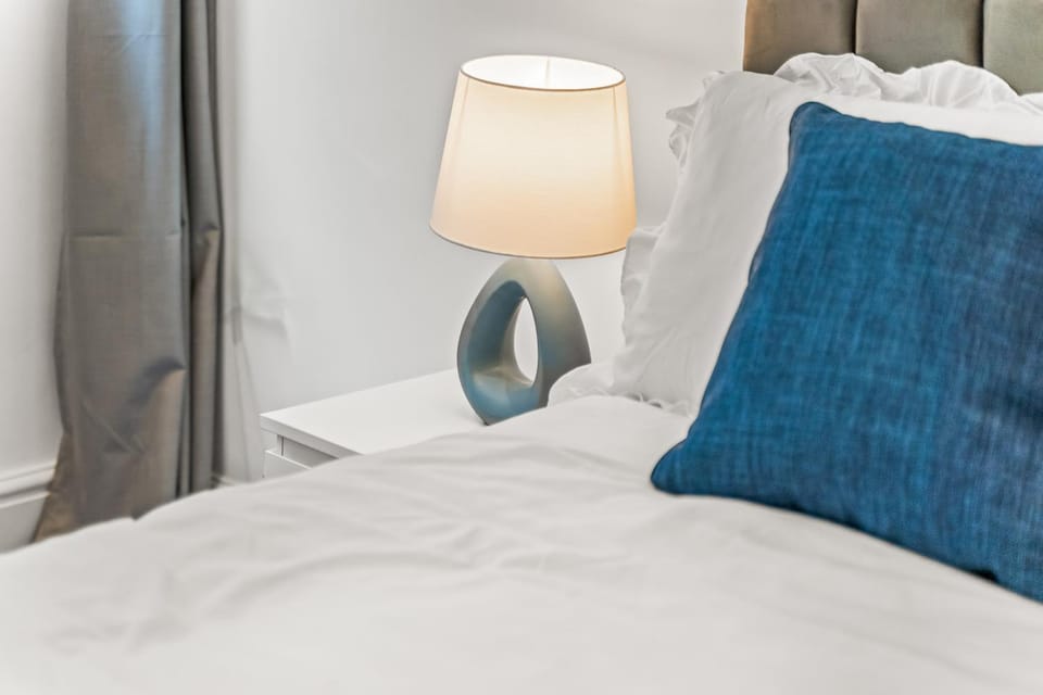 Luxury 2BR City Apt With Parking Sleeps 8 Apartment in Nottingham