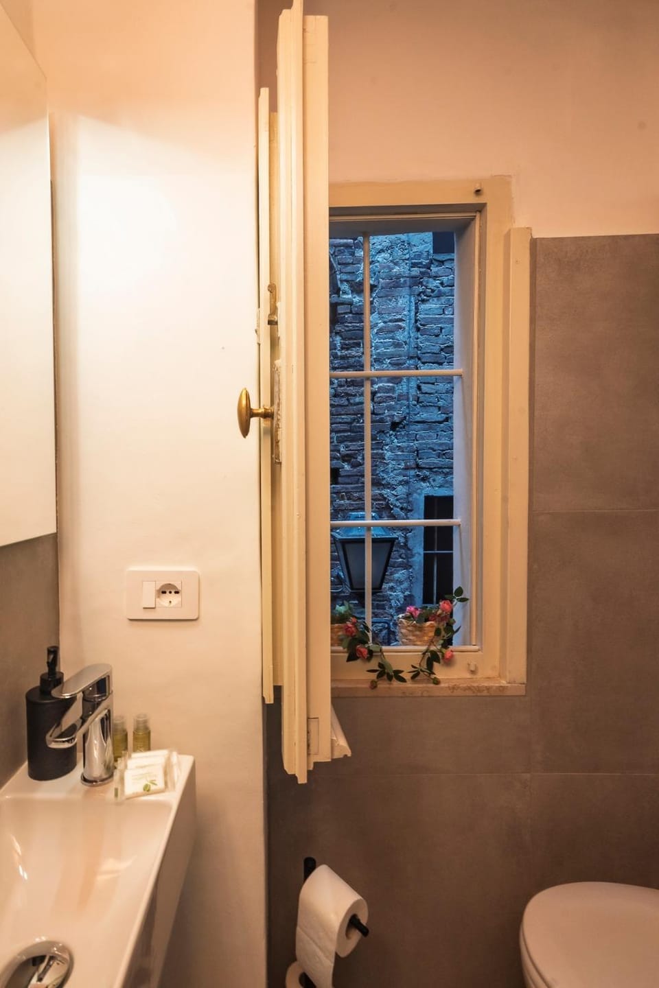 Sweet Light and Romance on Perugia First Floor Apartment in Perugia