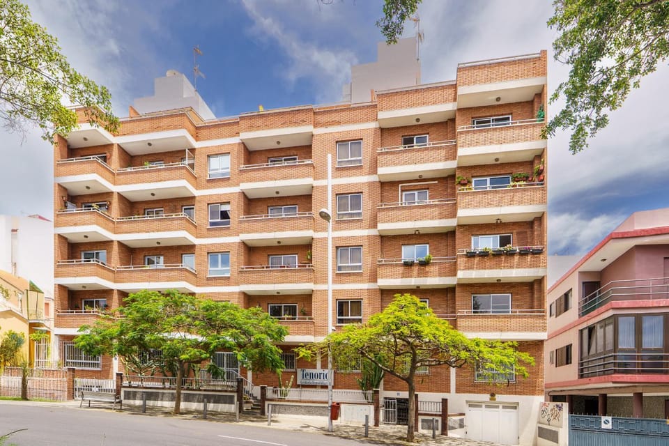 Living Sol - Centric Urban Room Bed and Breakfast in Santa Cruz de Tenerife