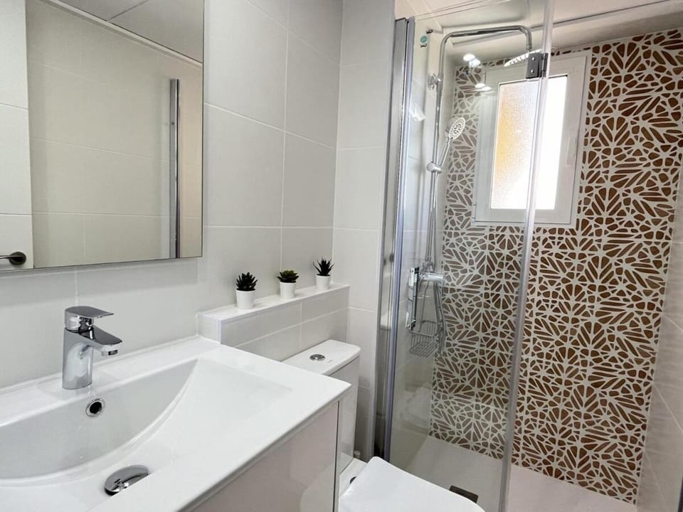Shower, towels