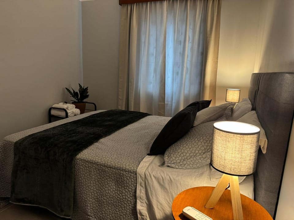 Bed, Bedroom, air conditioner