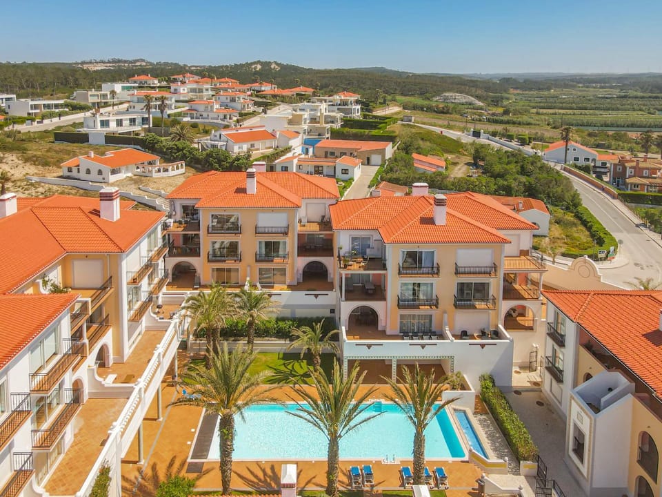 Property building, Pool view, Sea view
