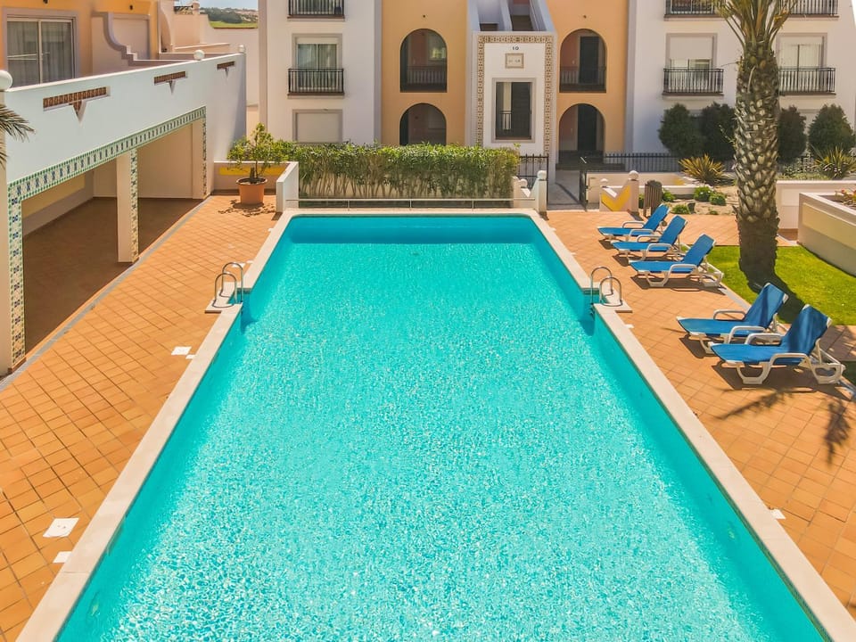 Pool view, Swimming pool, sunbed