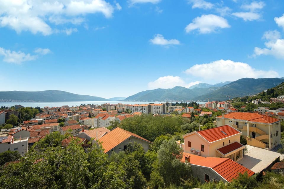 City view, Sea view