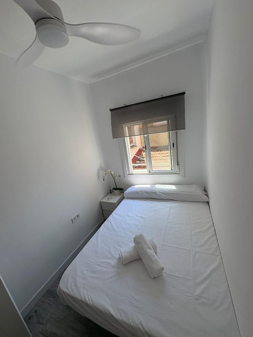 Photo of the whole room, Bedroom, towels
