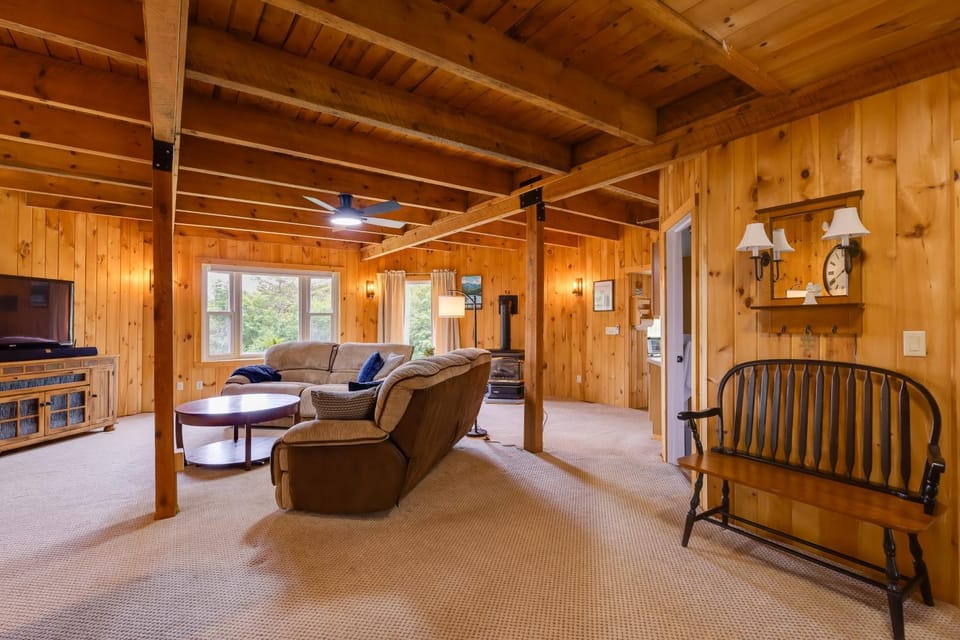 4 Mi to Beach & Lake: Spacious Home in Chestertown House in Capital District, NY, USA