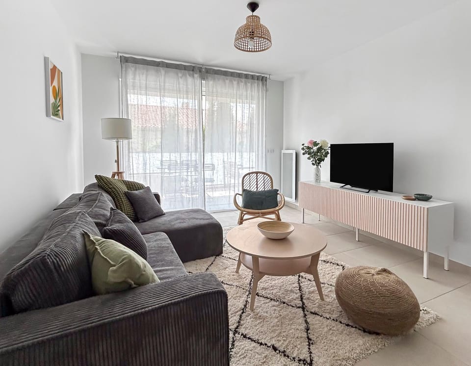 Spacieux T2 à 150m Des Plages Apartment in Cagnes-sur-Mer