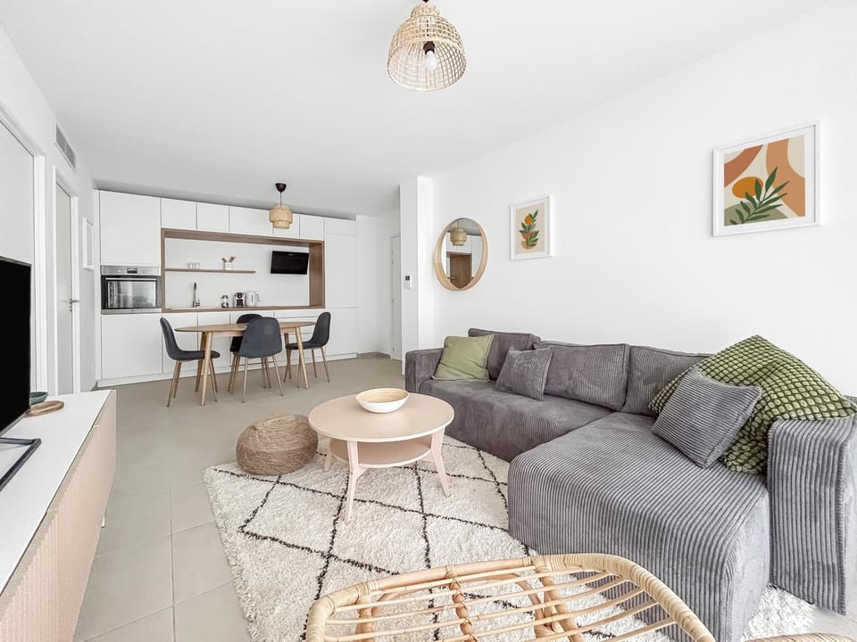 Spacieux T2 à 150m Des Plages Apartment in Cagnes-sur-Mer