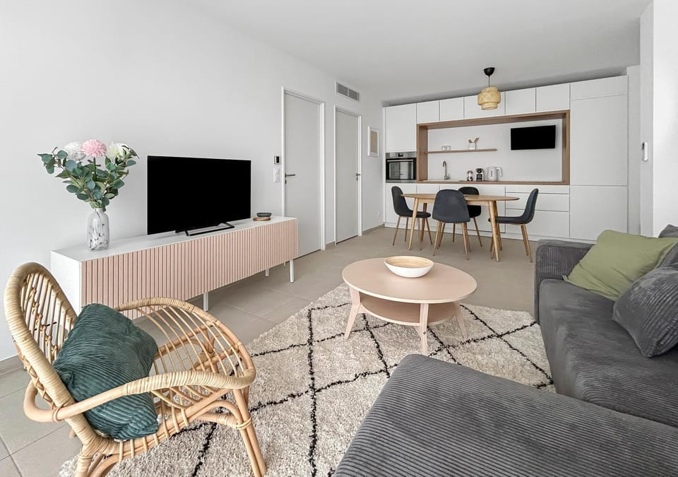 Spacieux T2 à 150m Des Plages Apartment in Cagnes-sur-Mer