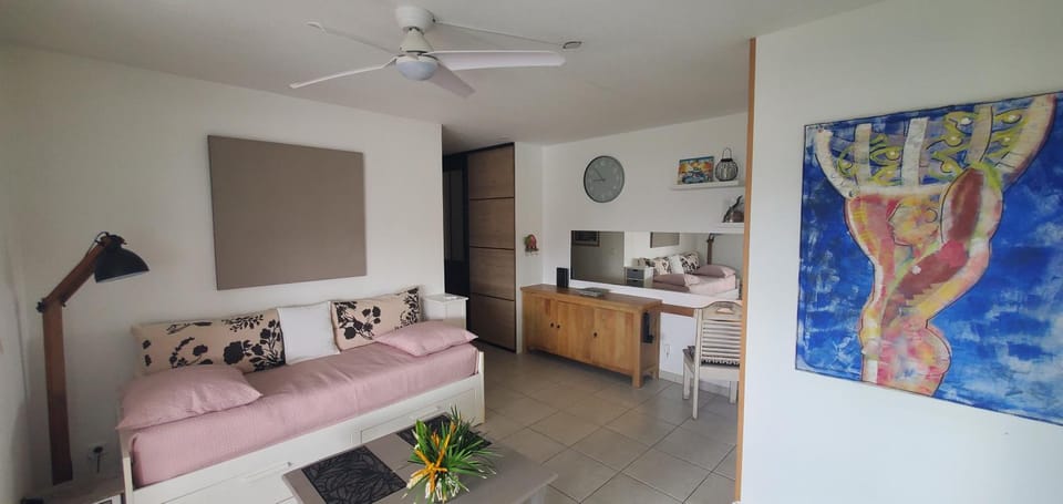 Living room, Decorative detail, Seating area