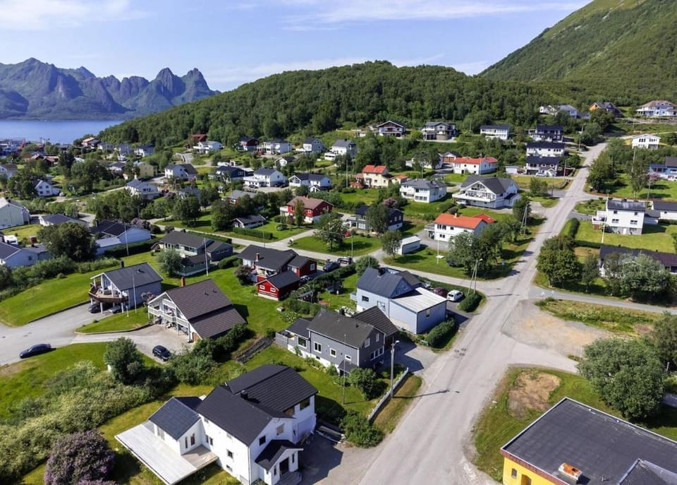 Moderne perle på Myre med boblebad og fjellutsikt Villa in Nordland, Norway