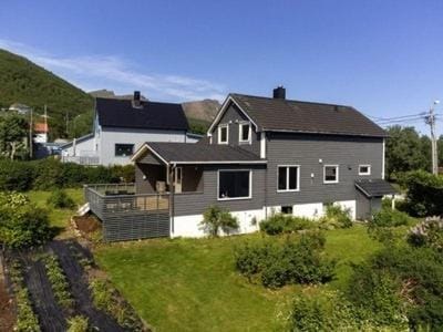Moderne perle på Myre med boblebad og fjellutsikt Villa in Nordland, Norway