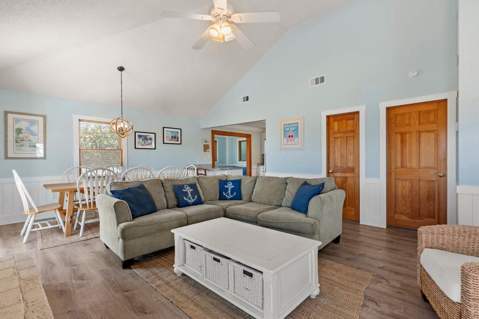 Ocean Blue House in Corolla