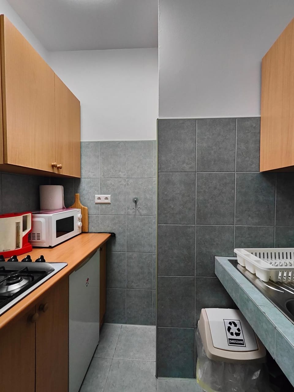 Kitchen or kitchenette, microwave, stove