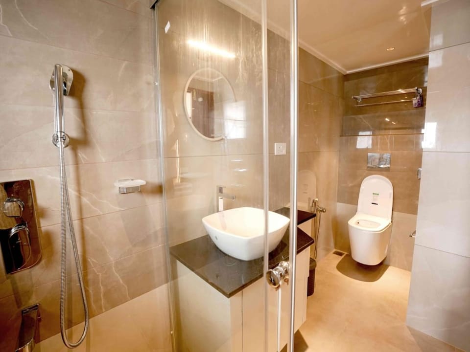 Shower, Toilet, Bathroom, towels