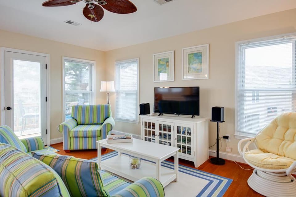 On The Sunny Side House in Roanoke Island