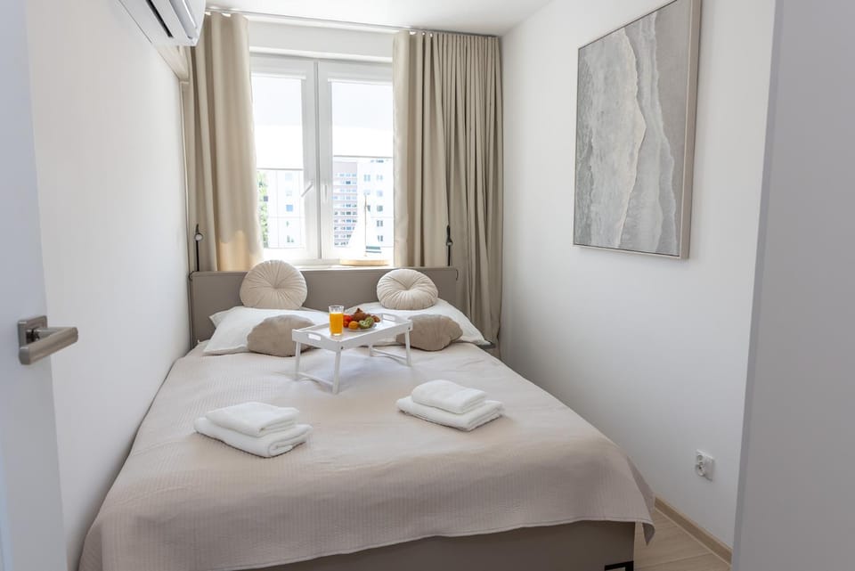 Bed, Photo of the whole room, Bedroom, towels, air conditioner