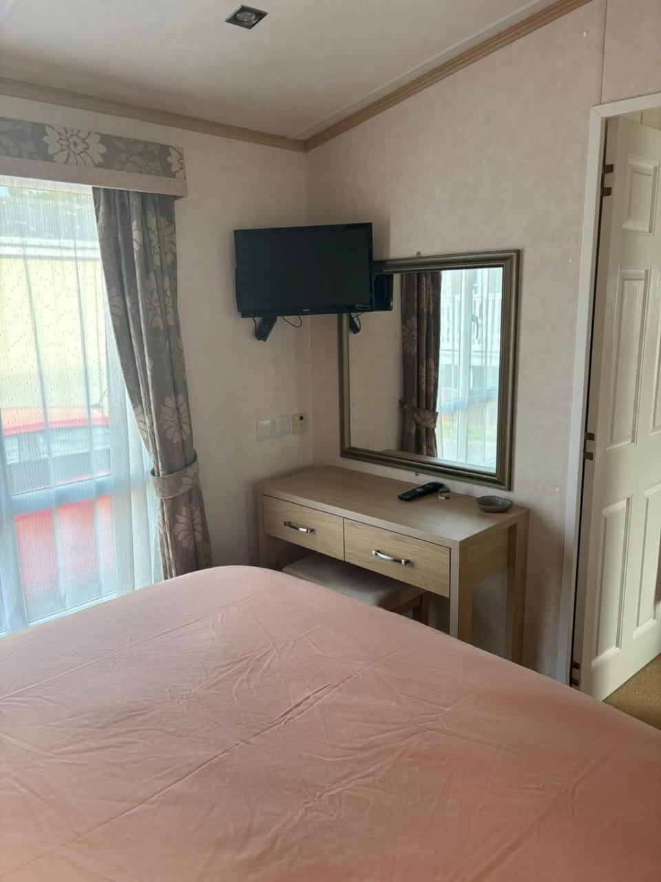 Knightsbridge 2 Bedroom Lodge Nature lodge in Poole