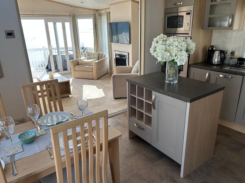 Knightsbridge 2 Bedroom Lodge Nature lodge in Poole