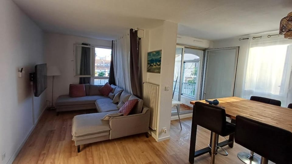 Chez Sofia T3 view port private parking and pool Apartment in Agde