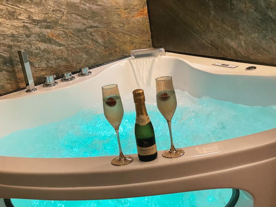 Galatea Suite Luxury and Jacuzzi Apartment in Perros-Guirec