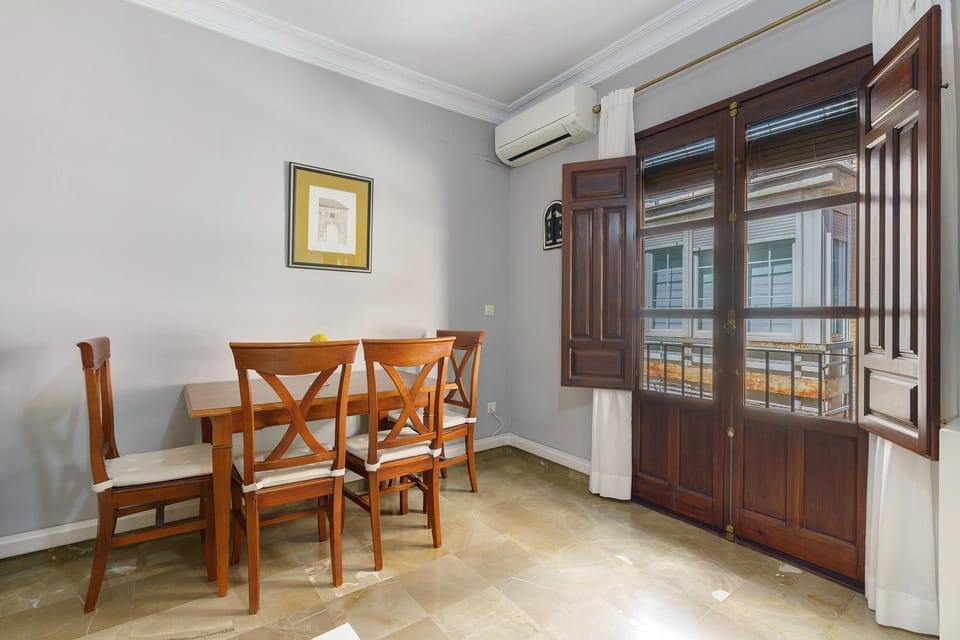 Downtown The Jerónimos Suite Free Apartment in Granada