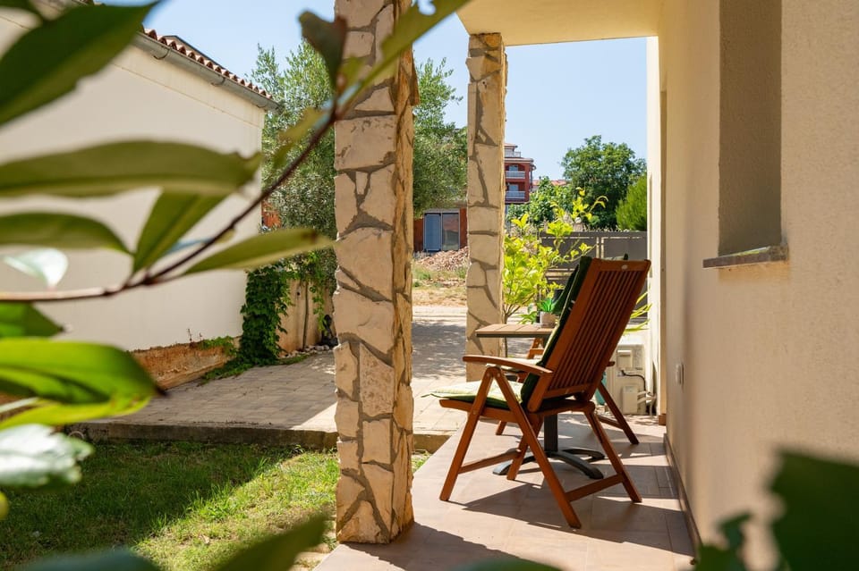 Patio, Day, Garden, Balcony/Terrace, Garden view