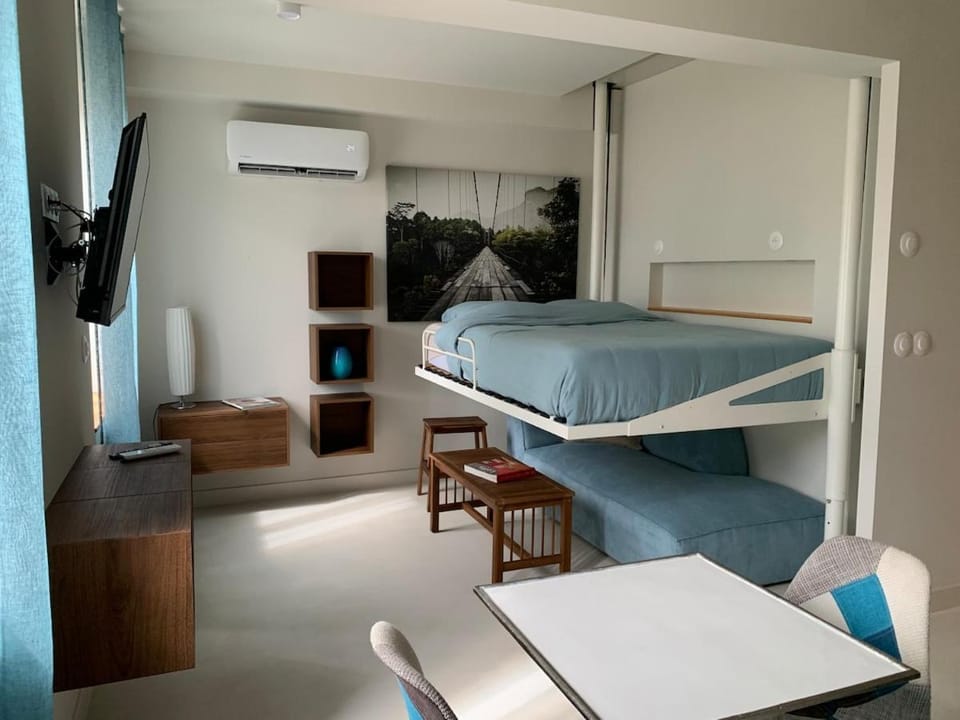 Bed, TV and multimedia, Living room, Photo of the whole room, air conditioner