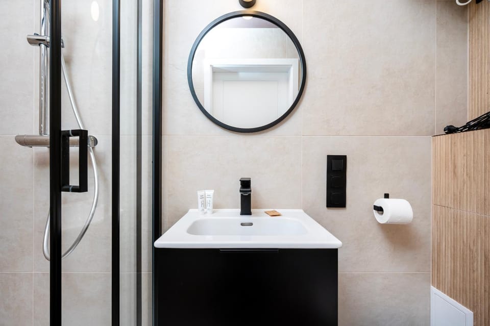 Shower, Bathroom