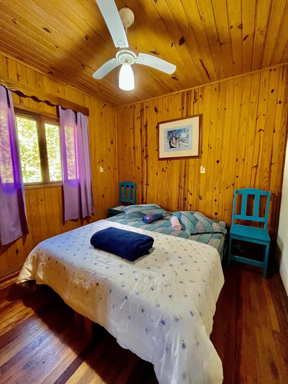 Bed, Photo of the whole room, Bedroom, fireplace, towels