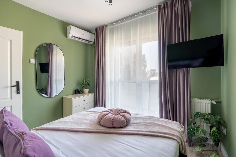 Bed, TV and multimedia, Bedroom, air conditioner