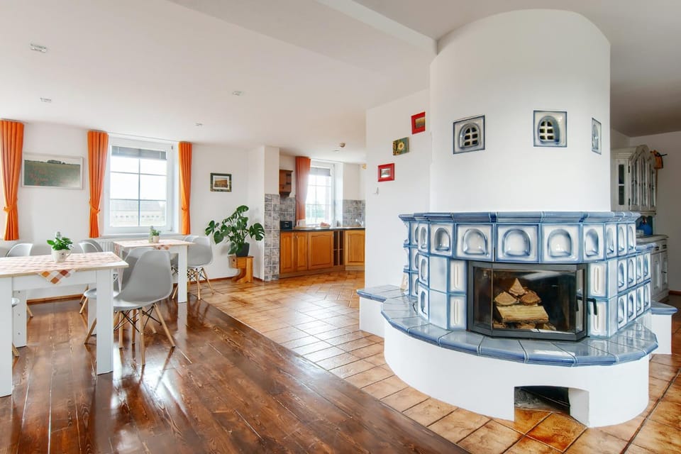 Kitchen or kitchenette, Living room, Dining area