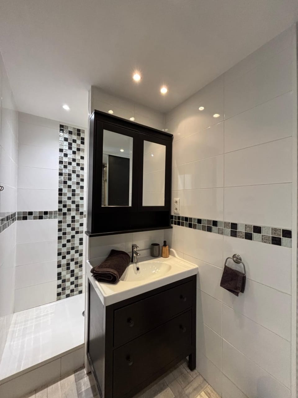Bathroom, towels