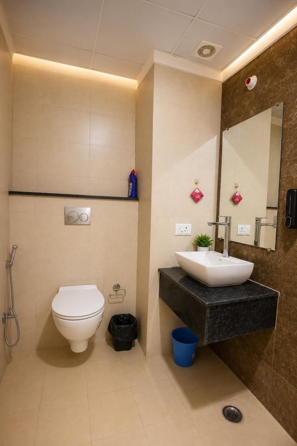 Luxury Stays by Chalo Chaley Apartment in Noida