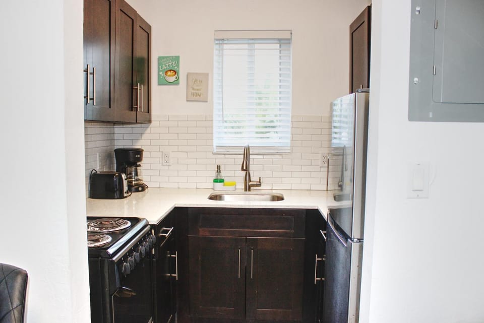 Kitchen or kitchenette, oven, pet friendly, stove
