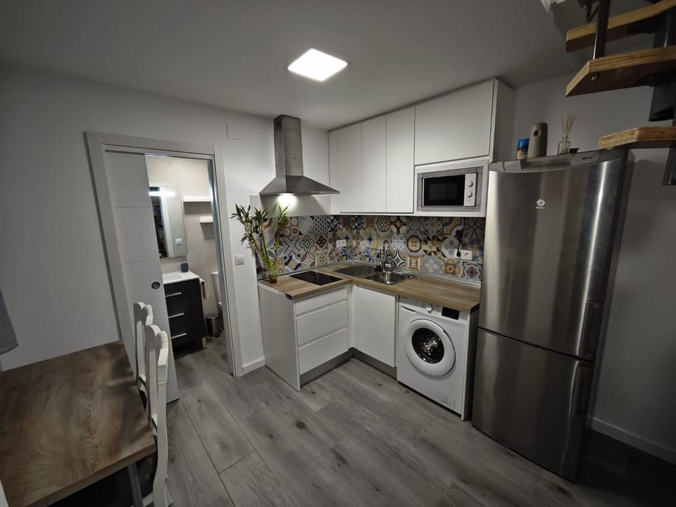 Kitchen or kitchenette, washing machine