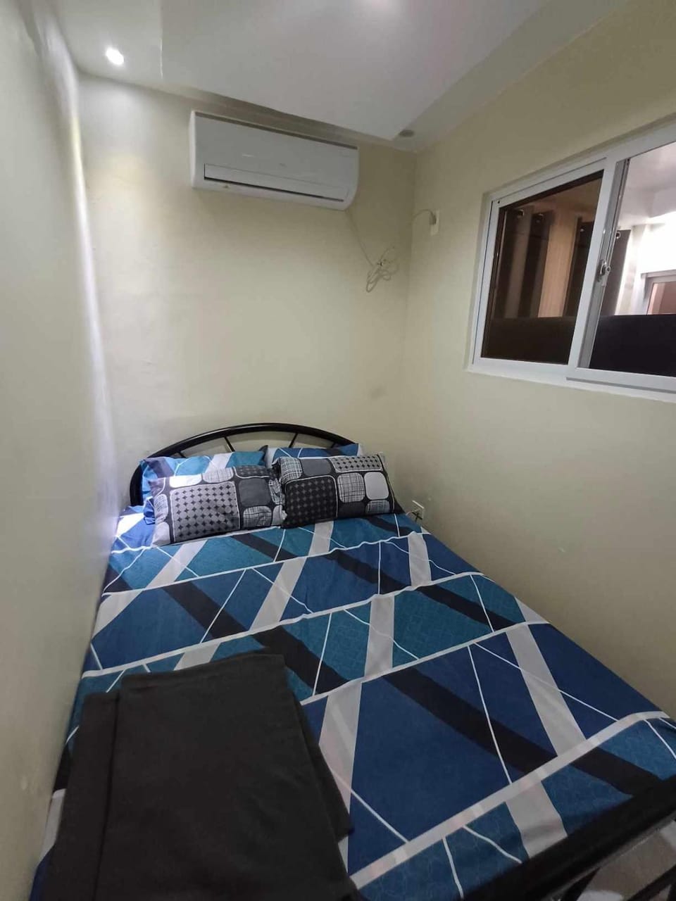 Bed, Photo of the whole room, Bedroom, air conditioner